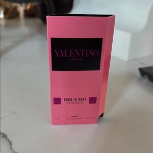 Valentino Donna Born in Roma Extradose Sample